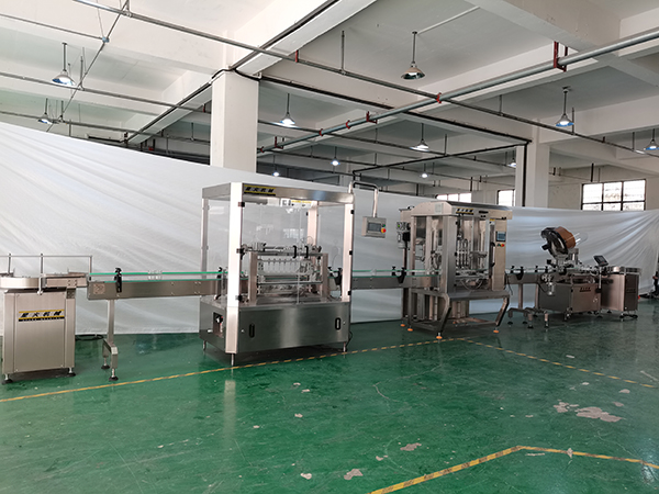 湖北四頭辣椒醬灌裝機(jī)